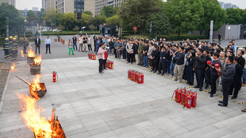 集團(tuán)組織開展2024年消防安全專題培訓(xùn)講座及疏散逃生演練活動(dòng)